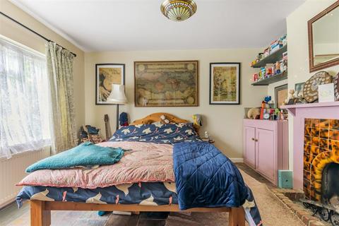 Oaklynn Fryern Road, Storrington, Pulborough, RH20 4NT