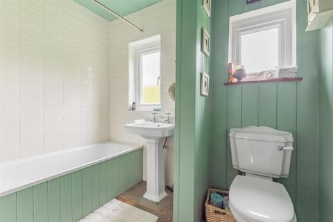 Oaklynn Fryern Road, Storrington, Pulborough, RH20 4NT