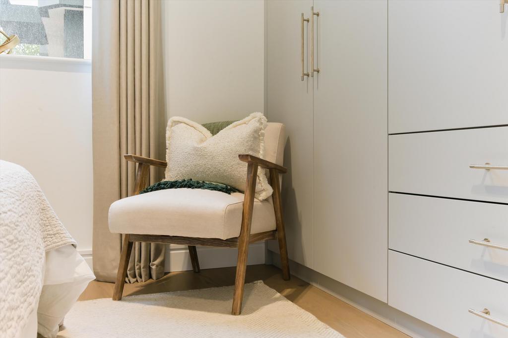 Walk-in wardrobe