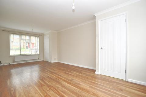 3 bedroom terraced house to rent, Roundmead, Bedford, MK41