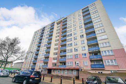2 bedroom flat for sale, 58 Gainsborough Tower, Academy Gardens, Northolt, Middlesex, UB5 5PF