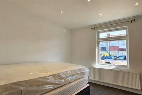 1 bedroom in a house share to rent, Adelaide Road, Ashford, Surrey, TW15