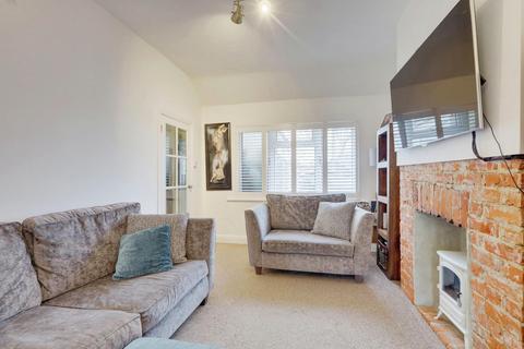 71 Adalia Crescent, Leigh-on-sea, SS9 3ST