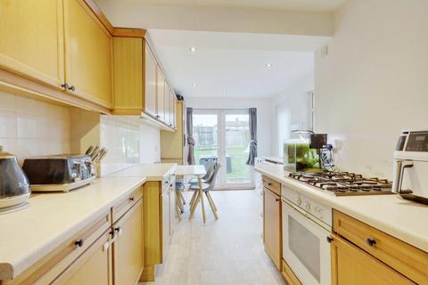 71 Adalia Crescent, Leigh-on-sea, SS9 3ST