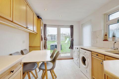 71 Adalia Crescent, Leigh-on-sea, SS9 3ST