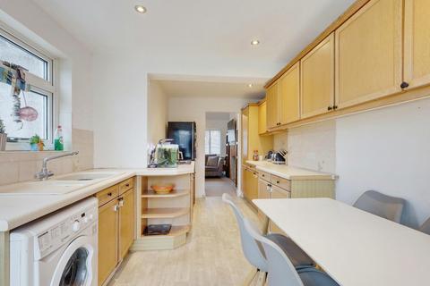 71 Adalia Crescent, Leigh-on-sea, SS9 3ST