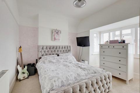 71 Adalia Crescent, Leigh-on-sea, SS9 3ST