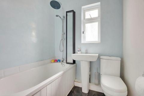 71 Adalia Crescent, Leigh-on-sea, SS9 3ST