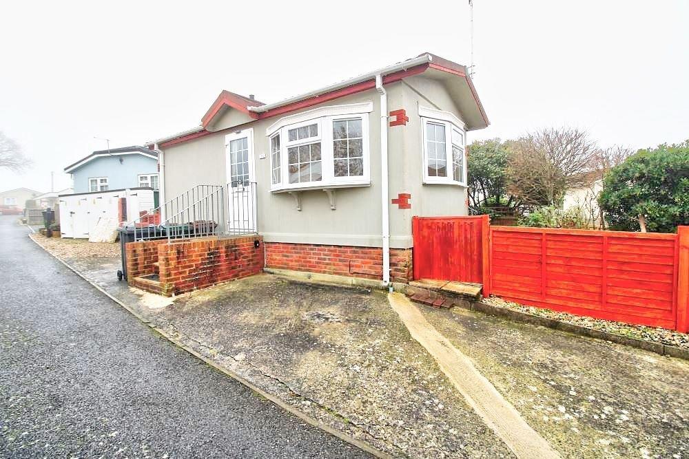 Oak Tree Lane, Eastbourne BN23 1 bed detached bungalow for sale £129,950