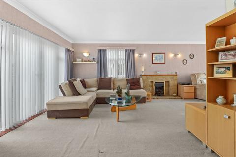 37 Pinewoods, Bexhill-on-sea, TN39 3UD