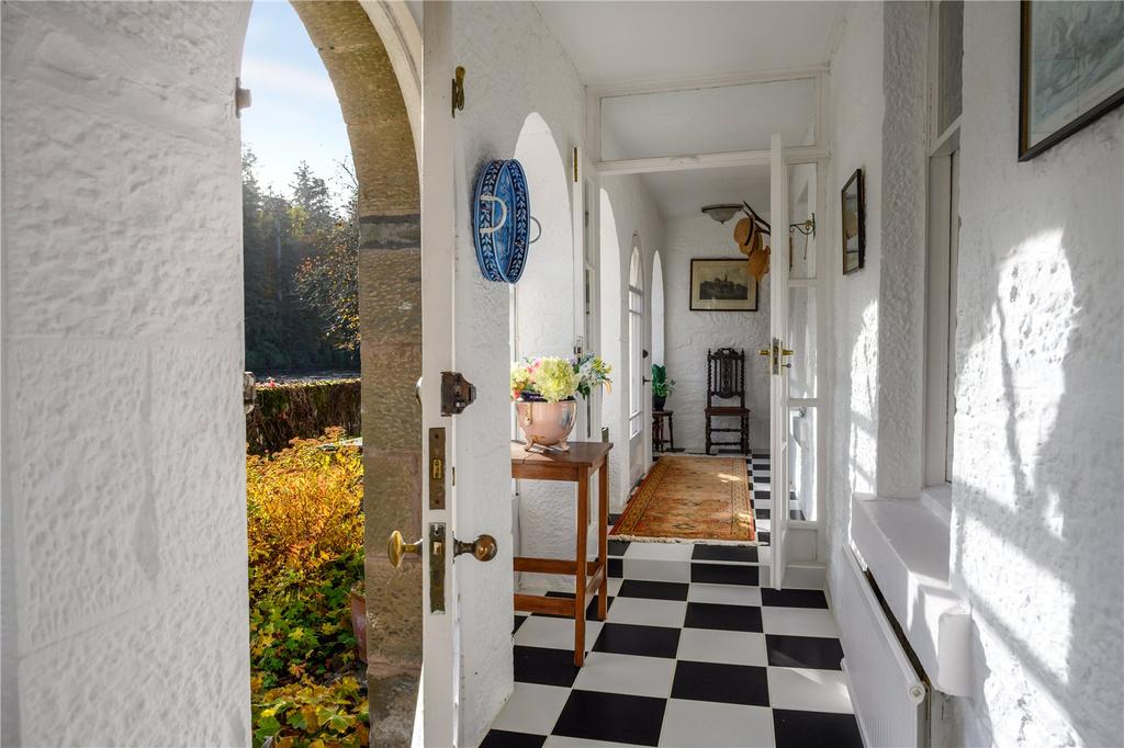 Front Porch/Hall