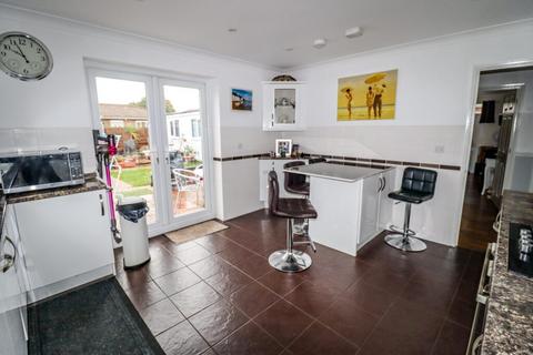 4 bedroom detached house for sale, Marshall Road, Hayling Island