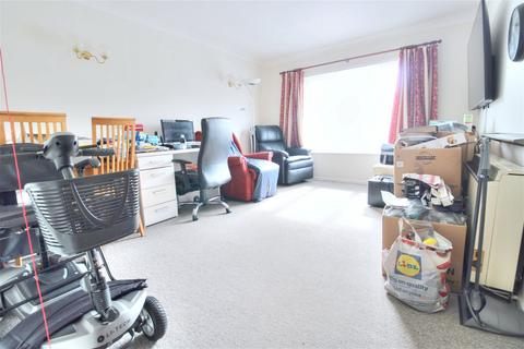 1 bedroom flat for sale, Wannock Road, Eastbourne BN22