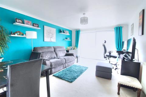 2 bedroom flat for sale, Kings Avenue, Eastbourne BN21