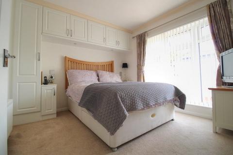 2 bedroom detached bungalow for sale, Oak Tree Lane, Eastbourne BN23