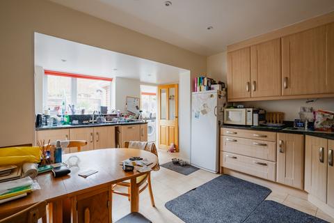 24 Greenway, Crediton, EX17 3LP