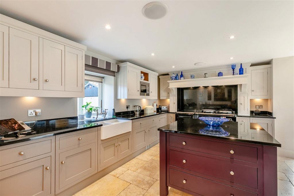 St. Helens Gate, Huddersfield, HD4 6SH 2 bed detached bungalow for sale