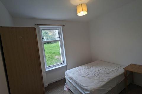 3 bedroom flat to rent, 30 G/L Cleghorn Street , ,