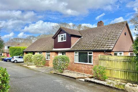 Sycamore Close, Milford on Sea, Lymington, Hampshire, SO41