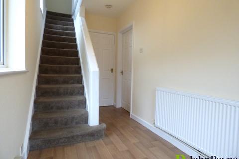 3 bedroom detached house to rent, Watercall Avenue, Styvechale, Coventry, CV3