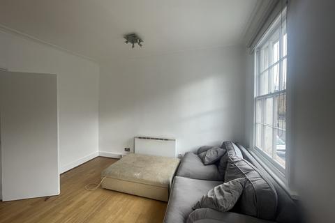 Studio to rent, Caledonian Road, London N1