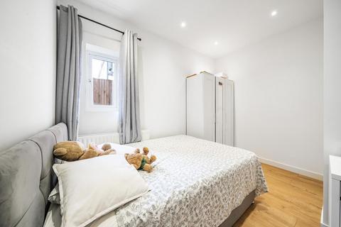 3 bedroom flat for sale, Turnham Road, Brockley