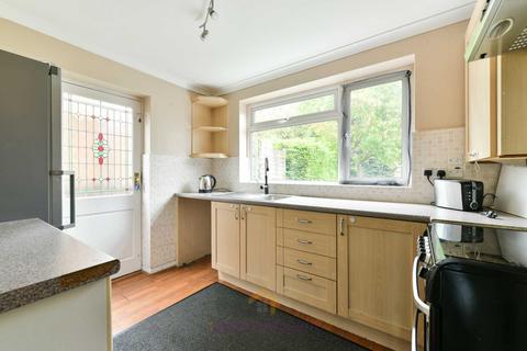 4 bedroom semi-detached house to rent, Lipsham Close, Banstead