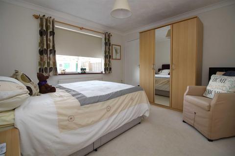 3 bedroom bungalow for sale, Aspen Place, New Milton, Hampshire, BH25