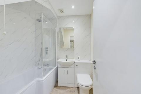 2 Burns Yard, Whitby, YO21 3BL