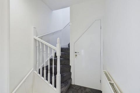 2 Burns Yard, Whitby, YO21 3BL