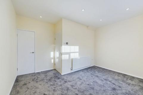 2 Burns Yard, Whitby, YO21 3BL