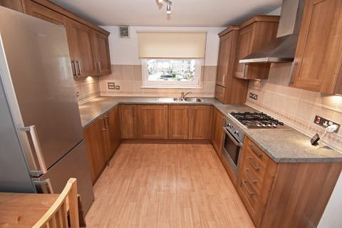 2 bedroom flat to rent, Castle Road, Dumbarton, West Dunbartonshire, G82