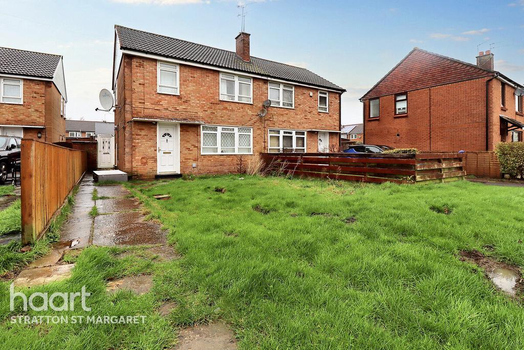 Cranmore Avenue, Swindon 3 bed semidetached house for sale £175,000