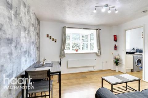 1 bedroom flat to rent, Selwyn Court, Walthamstow