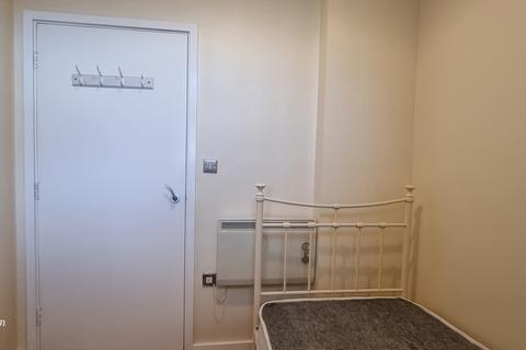 2 bedroom flat to rent, Calderwood Street London SE18