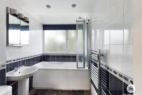 2 bedroom property to rent, Romford Road, Chigwell, Essex, IG7