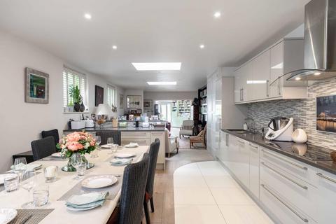 4 bedroom terraced house for sale, Battersea Park Road, London SW11