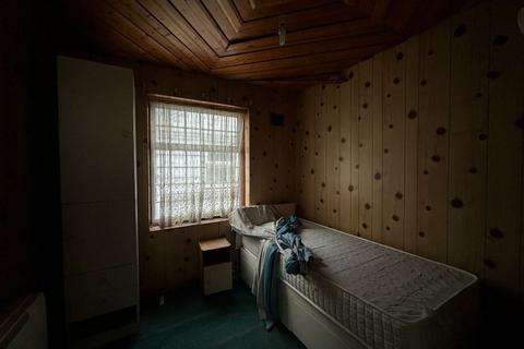 2 bedroom bungalow for sale, 5 Stanley Road North, Rainham, Essex, RM13 8AX