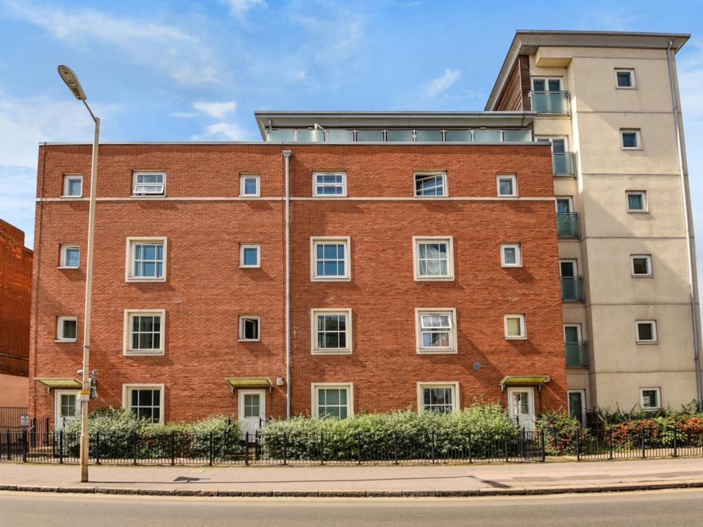 Malcolm Place, Reading, RG1