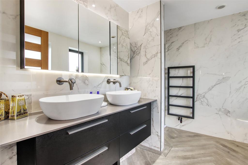 Master En-Suite