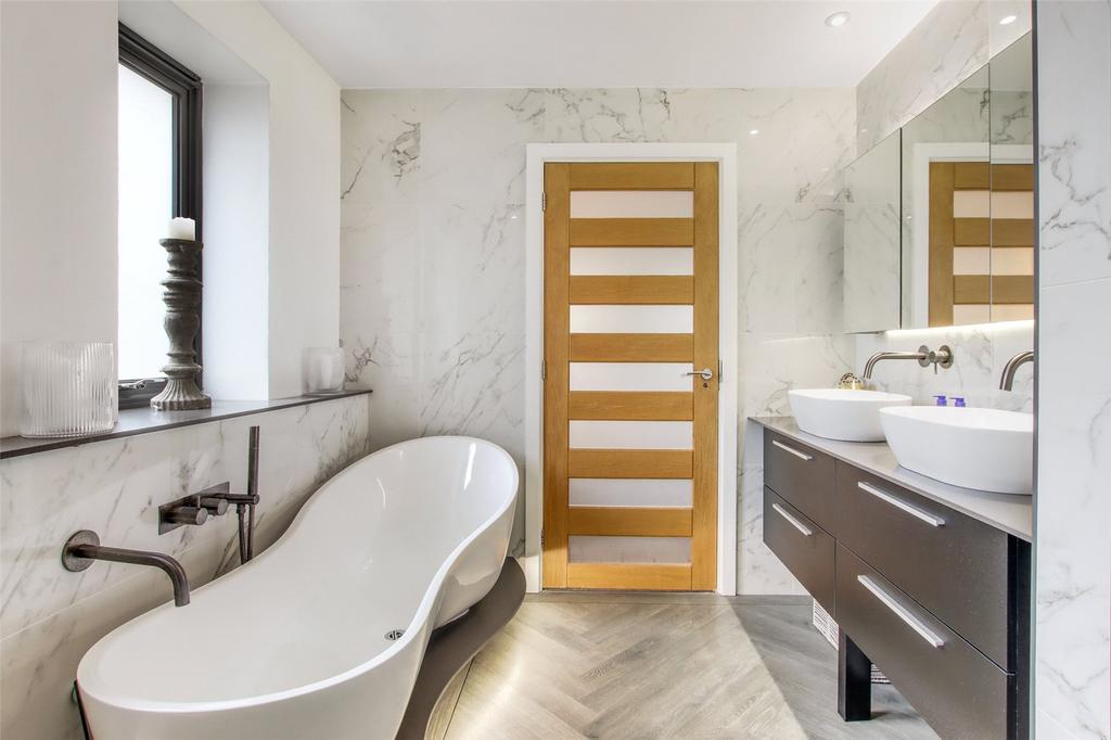 Master En-Suite