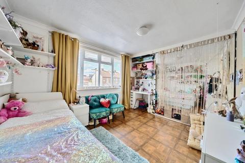 2 bedroom detached house for sale, Staines-upon-Thames,  Surrey,  TW18