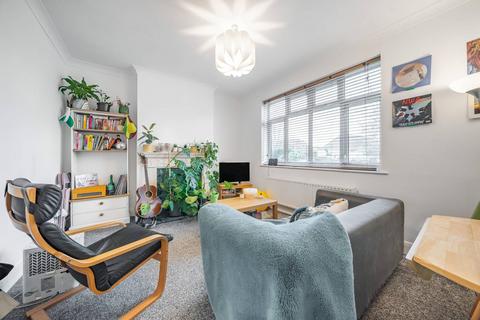 2 bedroom flat to rent, Balham High Road, Tooting Bec, London, SW17