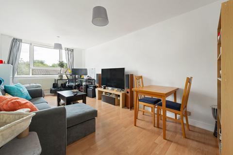 1 bedroom flat to rent, Teyham Court, London SW11
