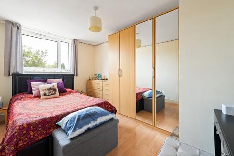 1 bedroom flat to rent, Teyham Court, London SW11