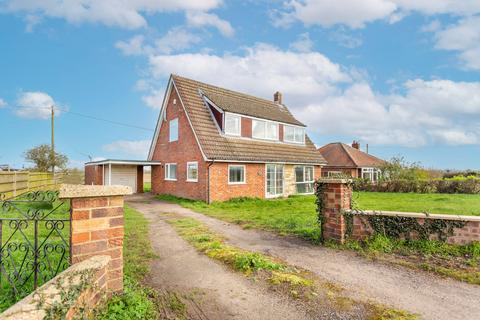 3 bedroom chalet for sale, Norwich Road, Mattishall
