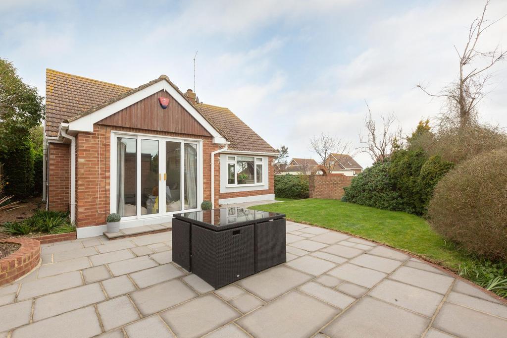Dickens Road, Broadstairs, CT10 4 bed chalet £725,000