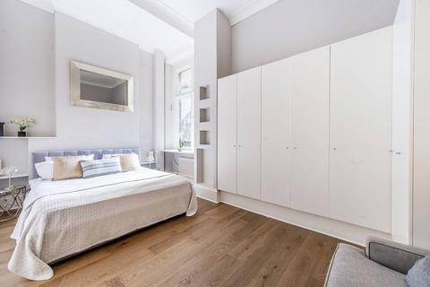 3 bedroom maisonette to rent, Cadogan Square, Chelsea, London, SW1X