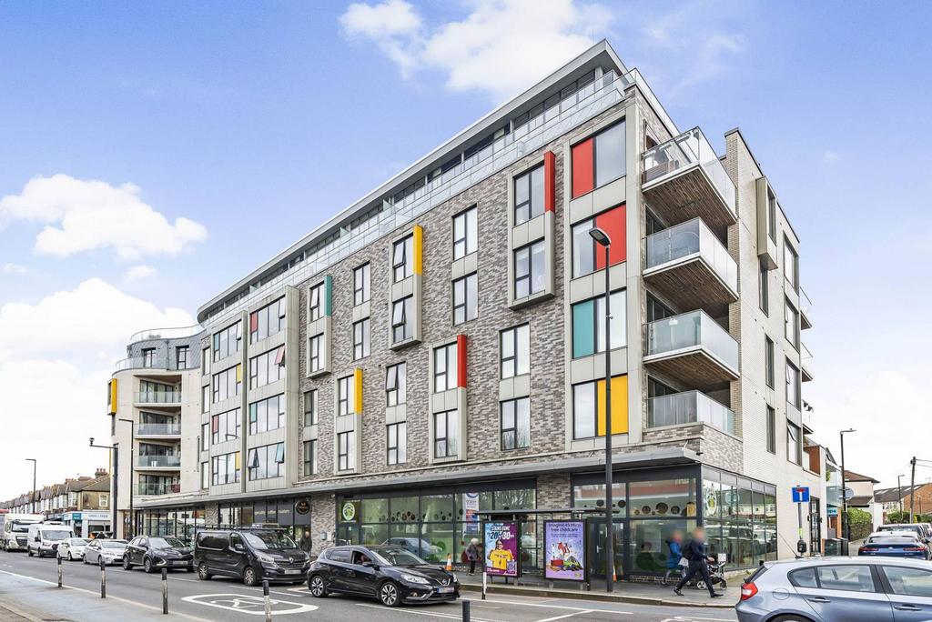 Cavendish Road, Colliers Wood... 2 bed flat for sale £475,000