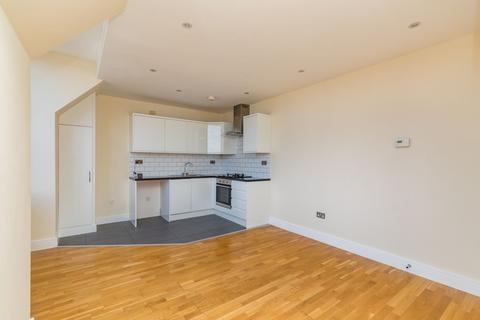 2 bedroom flat to rent, Beulah Court 15-19 Albert Road, Horley RH6
